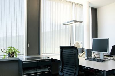 Sistemas de bandas verticales, SG 2910, Room shot "Rivella Headquarters", Rothrist, Switzerland