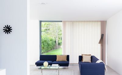 Sistemas de bandas verticales, SG 2910, Multi Visio, Gerrards Cross, London, United Kingdom