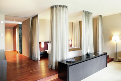 Sistemas de rieles, Customer Fabrics, Room shot "Hotel Park Weggis", Switzerland, Recess