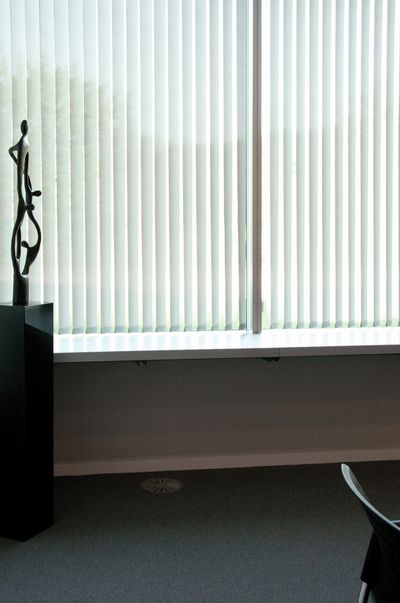 Sistemas de bandas verticales, SG 2810, Room shot "Rivella Headquarters", Rothrist, Switzerland